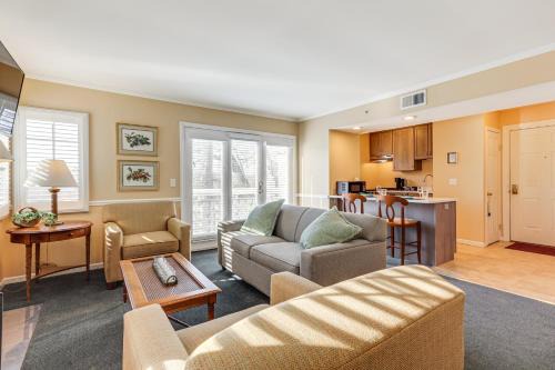 1 Mi to Mohegan Sun Studio with Golf Course Views