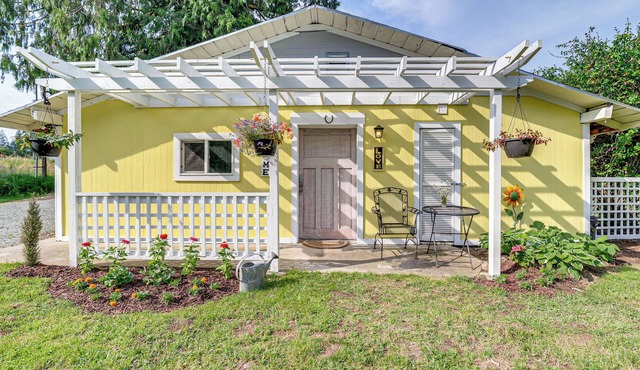 1 Mi to Mountain Loop Highway: Cozy Home w/Yard!