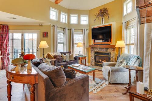< 1 Mi to Mountain Creek Resort: Condo w/Balcony