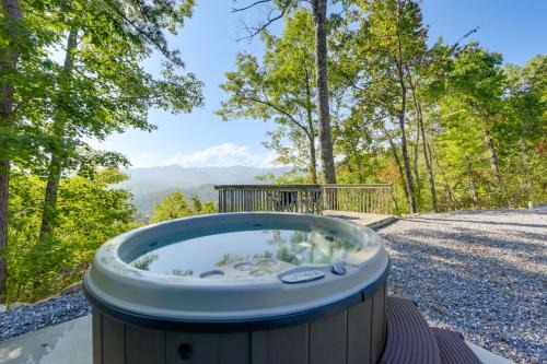 1 Mi to Nantahala River Mtn-View Retreat!