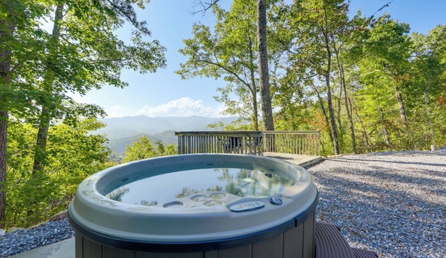 1 Mi to Nantahala River: Mtn-View Retreat!
