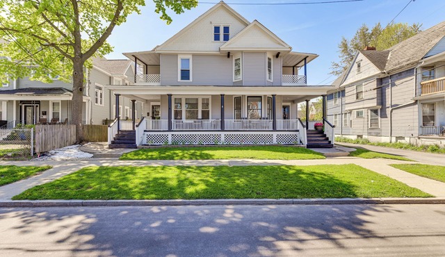 1 Mi to Niagara Falls! Family Home w/Shared Yard