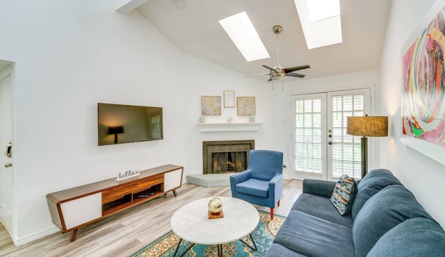 1 Mi to NorthPark Center: Bright Dallas Condo