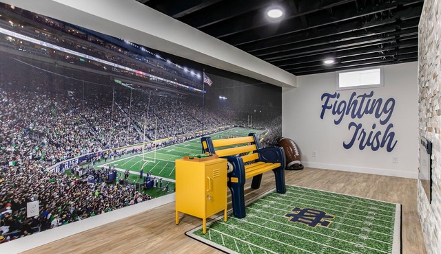 1 Mi. to Notre Dame, Irish Pub, Hot Tub, 4800sq ft