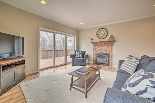 1 Mi to Nubs Nob Pet-Friendly Home with Hot Tub