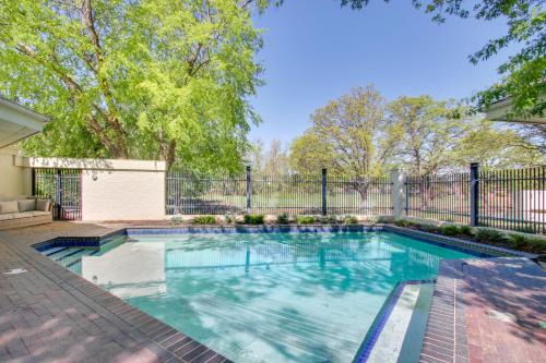 1 Mi to OU! Group Getaway w/Game Room, Pool