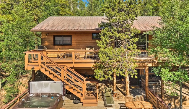 1 Mi to Peak 7: Home w/Hot Tub in Breckenridge!