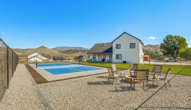 1 Mi to Pools: Chic Lava Hot Springs Home