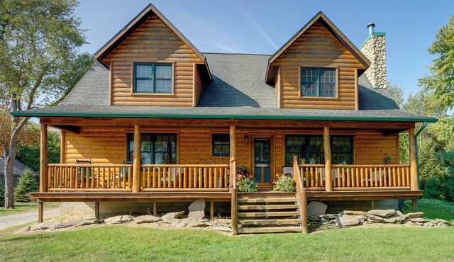 1 Mi to Public Beach: Port Austin Cabin w/Hot Tub