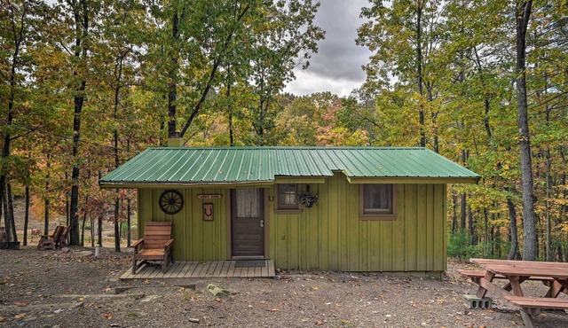 1 Mi to Raystown Lake: 'Wyatt Earp Cabin' w/Deck!