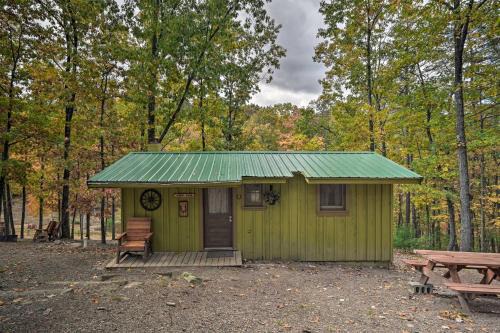 1 Mi to Raystown Lake: 'Wyatt Earp Cabin' w/Deck!