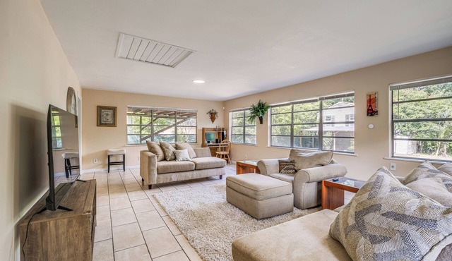 1 Mi to Robins AFB: Family-Friendly Home!