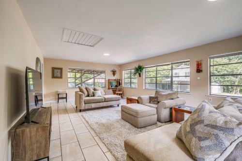 1 Mi to Robins AFB Family-Friendly Home!