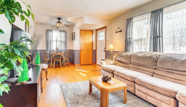 < 1 Mi to Route 66: Home w/Large Yard!