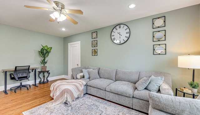 1 Mi to San Antonio Zoo: Olmos Park Apt!