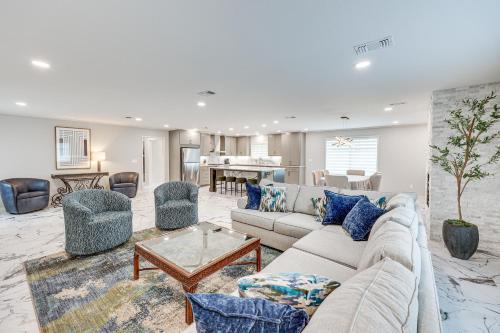 < 1 Mi to SAU: Newly Renovated Home w/Yard!