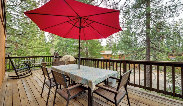 1 Mi to Shaver Lake! Family & Couples Condo