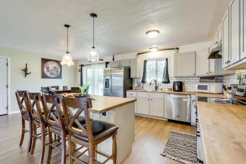 1 Mi to Shops & Cafes: Updated Cassville Home!