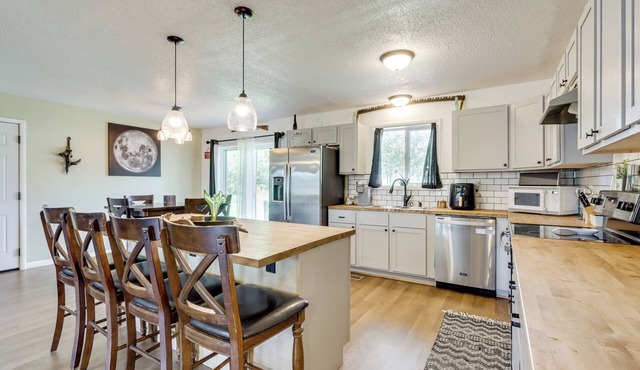 1 Mi to Shops & Cafes: Updated Cassville Home!