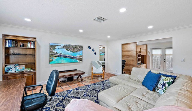 1 Mi to Shore: Pet-Friendly Lake Worth Beach Home!