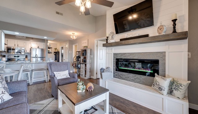 1 Mi to Silver Dollar City: Branson West Condo