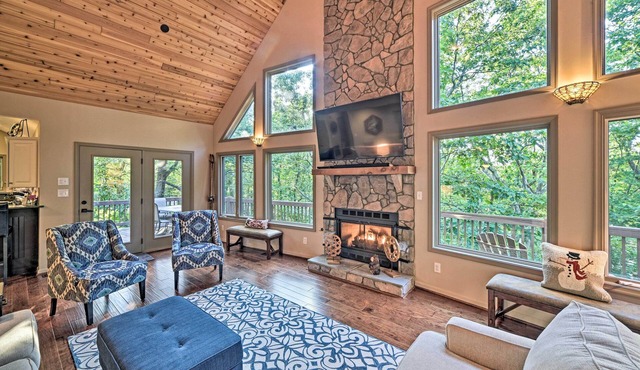 1 Mi to Slopes & Dining: Spacious Ski Getaway!