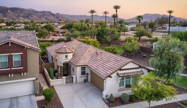 1 Mi to South Mountain Park: Home w/Pool Access!