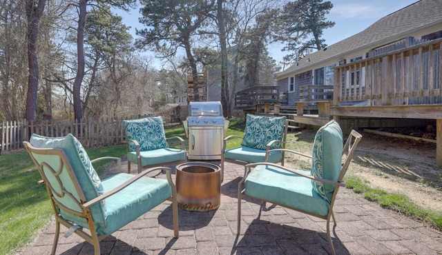 1 Mi to South Village Beach: BBQ-Ready Retreat