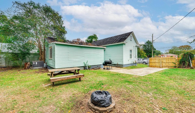 1 Mi to Stadium: Home w/Porch in Greenville!