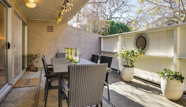 1 Mi to Stanford! Walkable Silicon Valley Condo