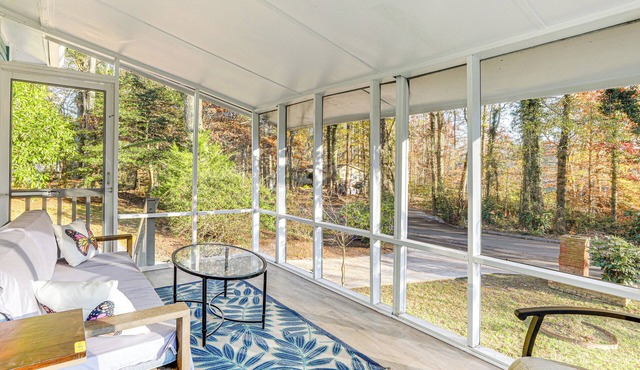 1 Mi to Stone Mountain Park: Outdoor Haven!