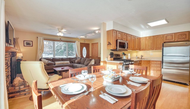 1 Mi to Sugarbush Resort: Dog-Friendly Home!