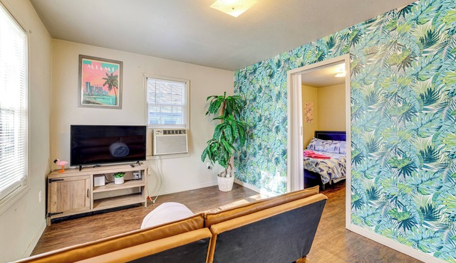 1 Mi to Town: Colorful & Cozy Home in Miami!