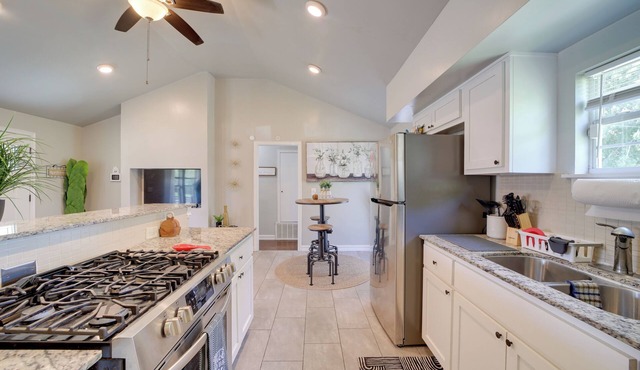 1 Mi to Tulsa Arts District: Home w/Yard!