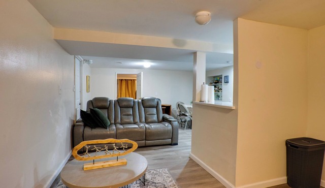 1 Mi to UBS Arena! Pet-Friendly Elmont Apartment