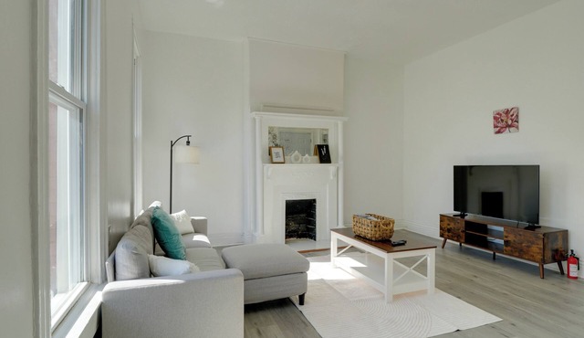 1 Mi to UofL: Pet-Friendly Louisville Apartment!