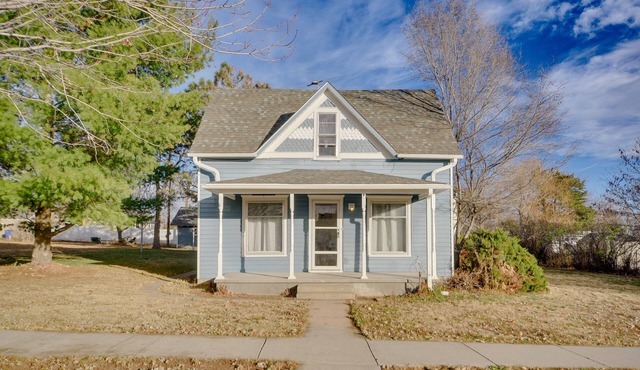 < 1 Mi to Vineyard: Historic Farnam Home!