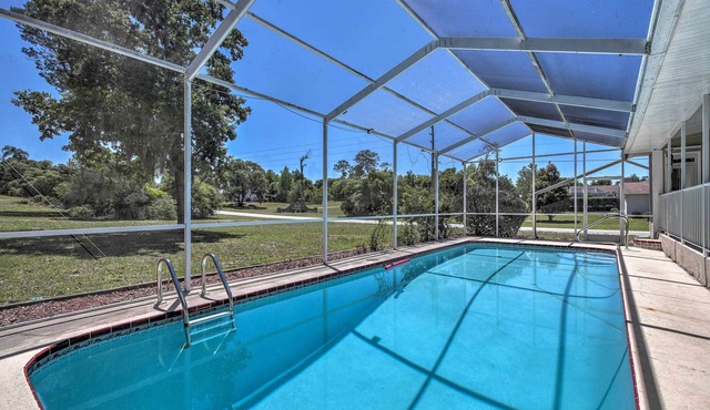 1 Mi to Weeki Wachee: Home w/Pool in Spring Hill