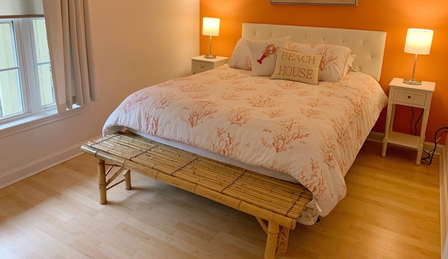 1 mile drive to GRB-1st Floor Condo