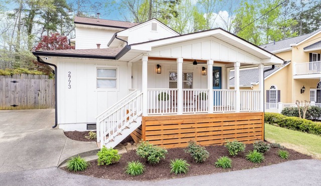 1 mile from Lanier Islands with Deep Water Dock & Year Round Beautiful Views!