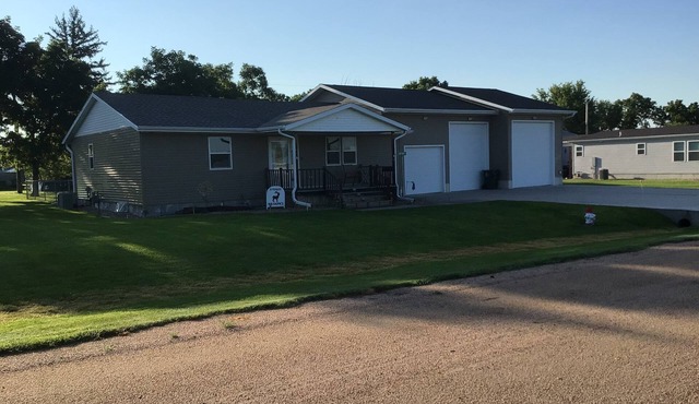 1 mile from the second largest lake in Nebraska with the best fishing & hunting