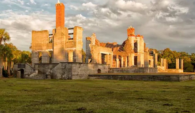 1 mile of I-95.Catch Cumberland Island ferry,beach horse riding, Zoo,JAX airport