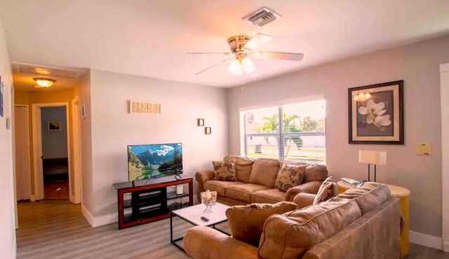 1 mile to beach! Close To Atlantic Ave! Pet friendly! Private Parking 4 cars!