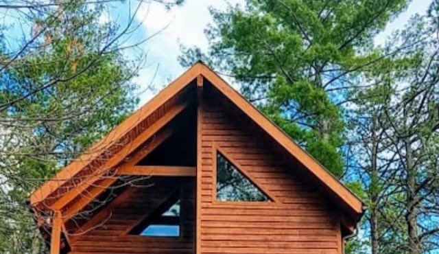 1 mile to Blue Ridge Parkway Cabin with Hot Tub