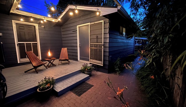 1 mile to campus & 3.5 to Autzen. Stylish & cozy, South Eugene Guesthouse Studio