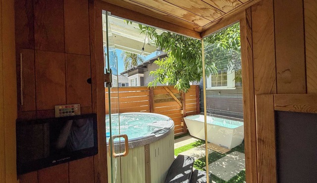 1 mile to Gaslamp—eScooters, Hot tub, Sauna