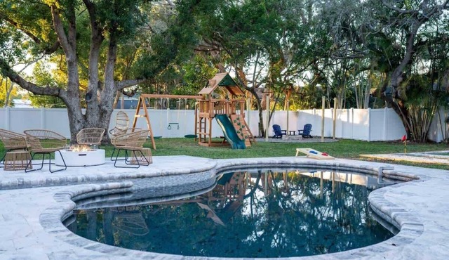 1 Mile to Honeymoon Island ~Pool ~Putt Putt