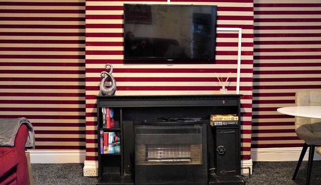 1 mile to Leeds train station