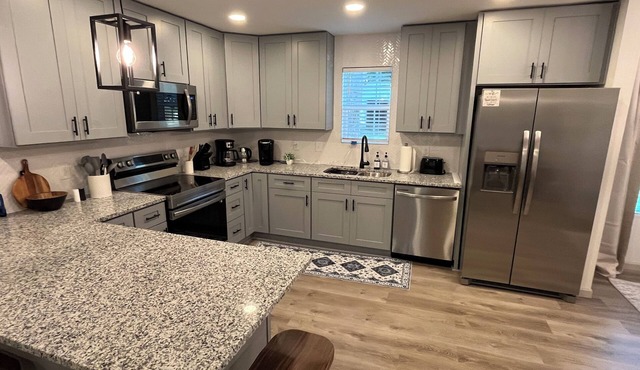 1 mile to Main Street in Monroe - Newly Renovated - Pet Friendly - Fenced Yard