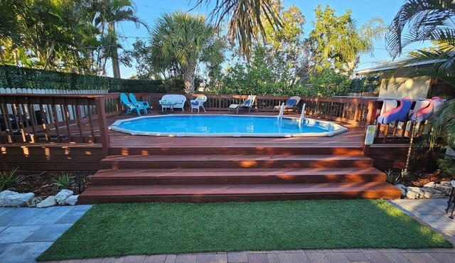 1 mile to Siesta Key! Early Bird Special & Low Wkly Rates! Heated Pool! BBQ